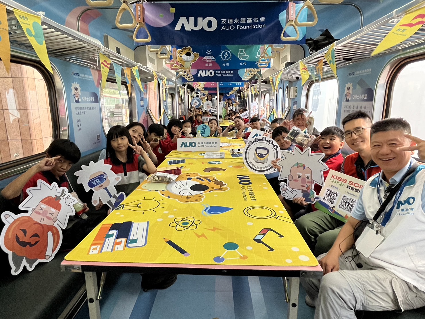 888集团永續基金會參與「臺灣科普環島列車」，設計基礎科學車廂課程，以「淨零碳排和永續能源」為主題，讓學生透過創意實驗認識淨零知識，以及思考生活中的減碳行為